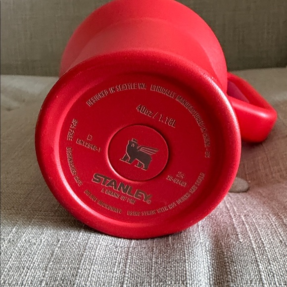 Stanley 1913 Red Heart Pattern Tumbler 40 oz. - MINT! - Picture 5 of 7